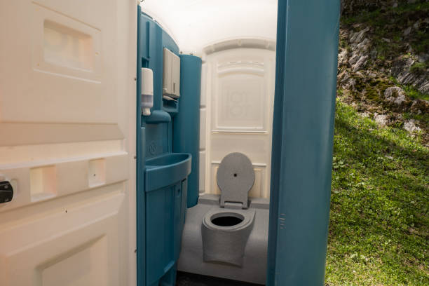 Best Porta potty delivery and setup  in New Baltimore, MI